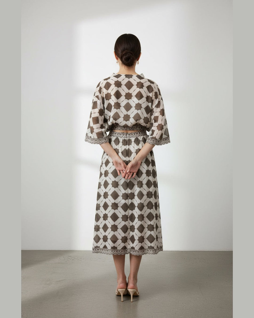 BROWN GEOMETRIC PRINT SET | Καφέ Σετ με Geometric Print — Μπλούζα & Maxi Φούστα
